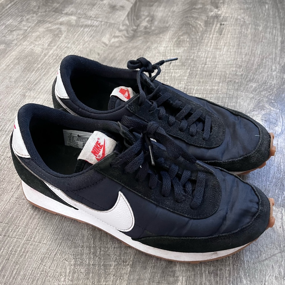 SOLD ON Ⓜ️ Nike daybreak womens 8